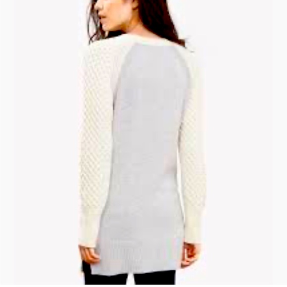 NWOT BANANA REPUBLIC CABLE-KNIT DEEP VEE TUNIC - Picture 4 of 8